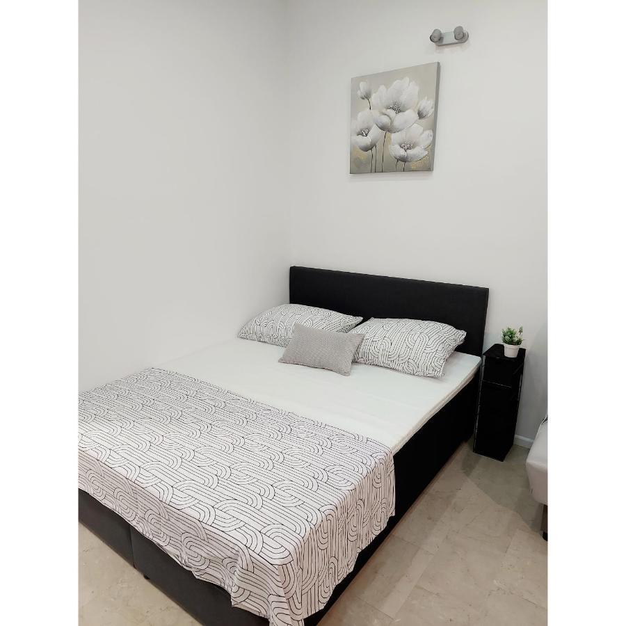 Lee Apartman